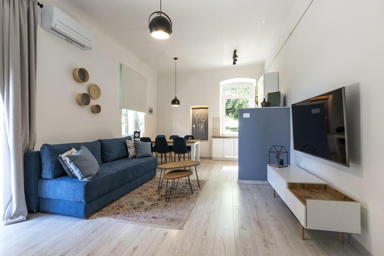 *** Lounge Terrace Apartment With The Harbour View / City Centre *** PUY 외부 사진